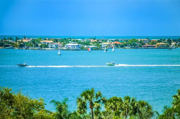 139 Bluff View Drive #407, BELLEAIR BLUFFS, FL 33770