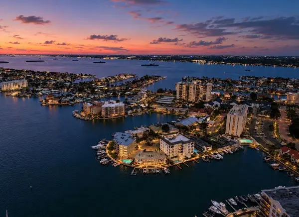 205 Dolphin Point #4, CLEARWATER BEACH, FL 33767