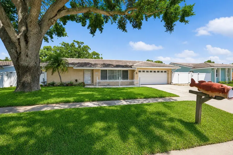 2069 Kingfisher Drive, Palm Harbor, FL 34683 - #2