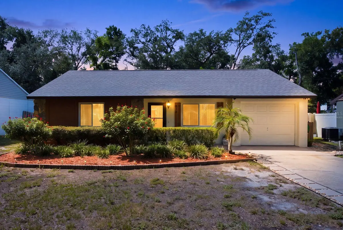 624 E Spruce Street, Tarpon Springs, FL 34689 - #1
