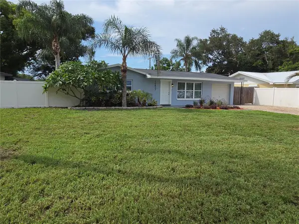 10827 Village Green Avenue, SEMINOLE, FL 33772