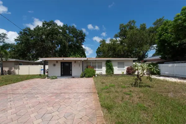 12812 Lake Drive, LARGO, FL 33774