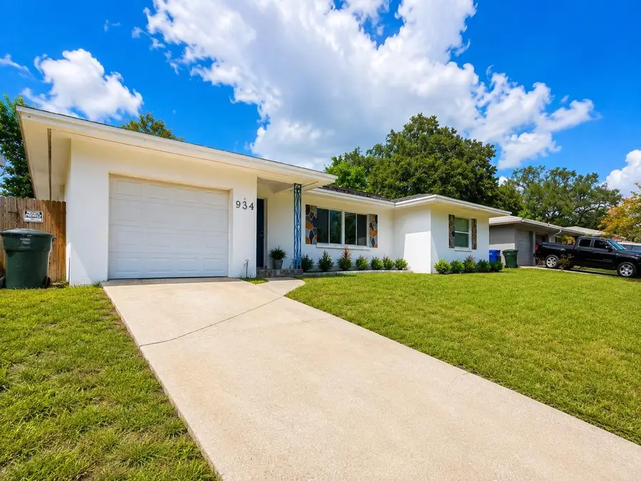 934 Hillwood Dr, Dunedin, FL 34698 - #2