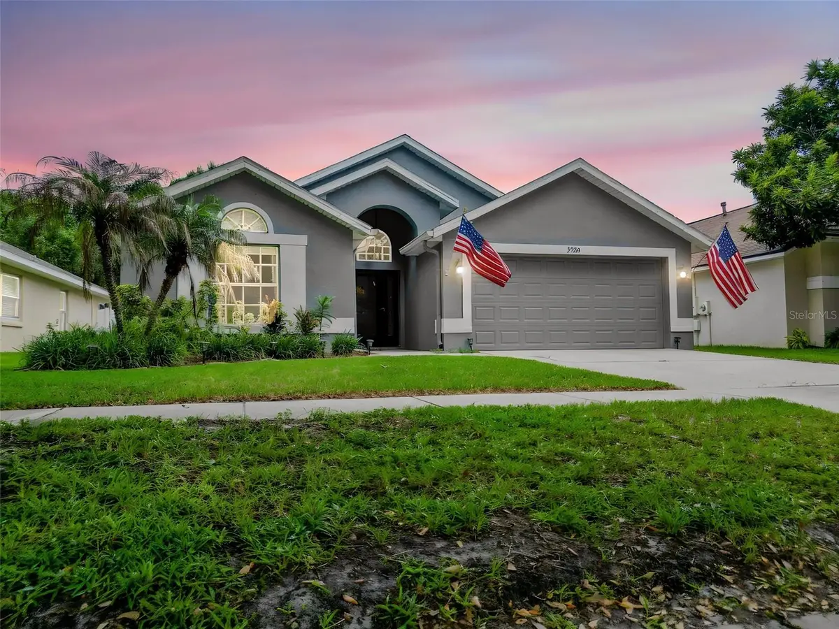 5720 Hawklake Rd, Lithia, FL 33547 - #1