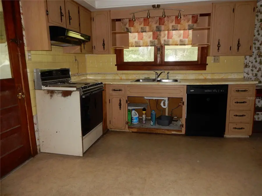 38036 Central Avenue, Zephyrhills, FL 33540 - #3