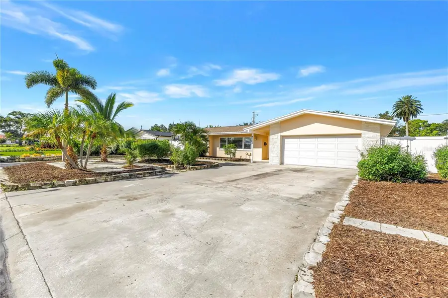 2053 Dolphin Boulevard S, Saint Petersburg, FL 33707 - #2