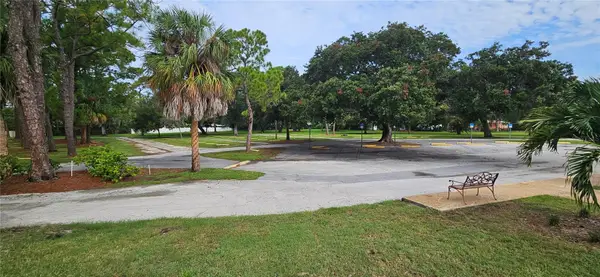 11501 Walker Avenue, SEMINOLE, FL 33772