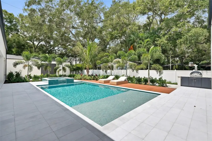 10040 59th Avenue N, Saint Petersburg, FL 33708 - #2