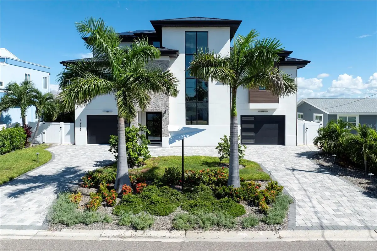 7973 Causeway Boulevard N, Saint Petersburg, FL 33707 - #1