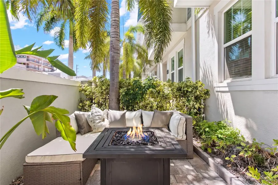 268 8th Street N, Saint Petersburg, FL 33701 - #2