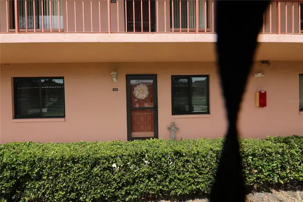 105 Lakeside Court #6, OLDSMAR, FL 34677