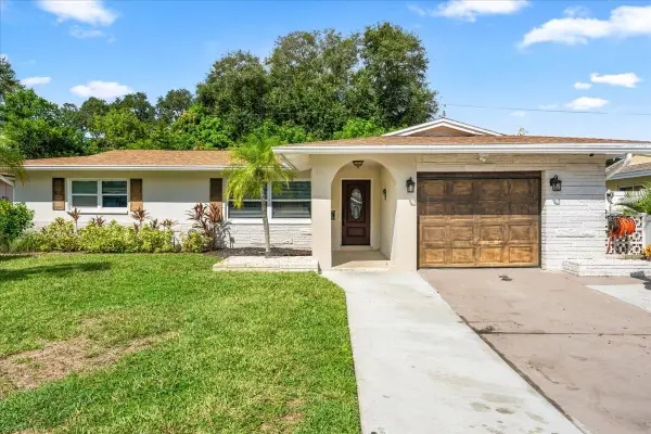490 E Lake Drive, LARGO, FL 33771