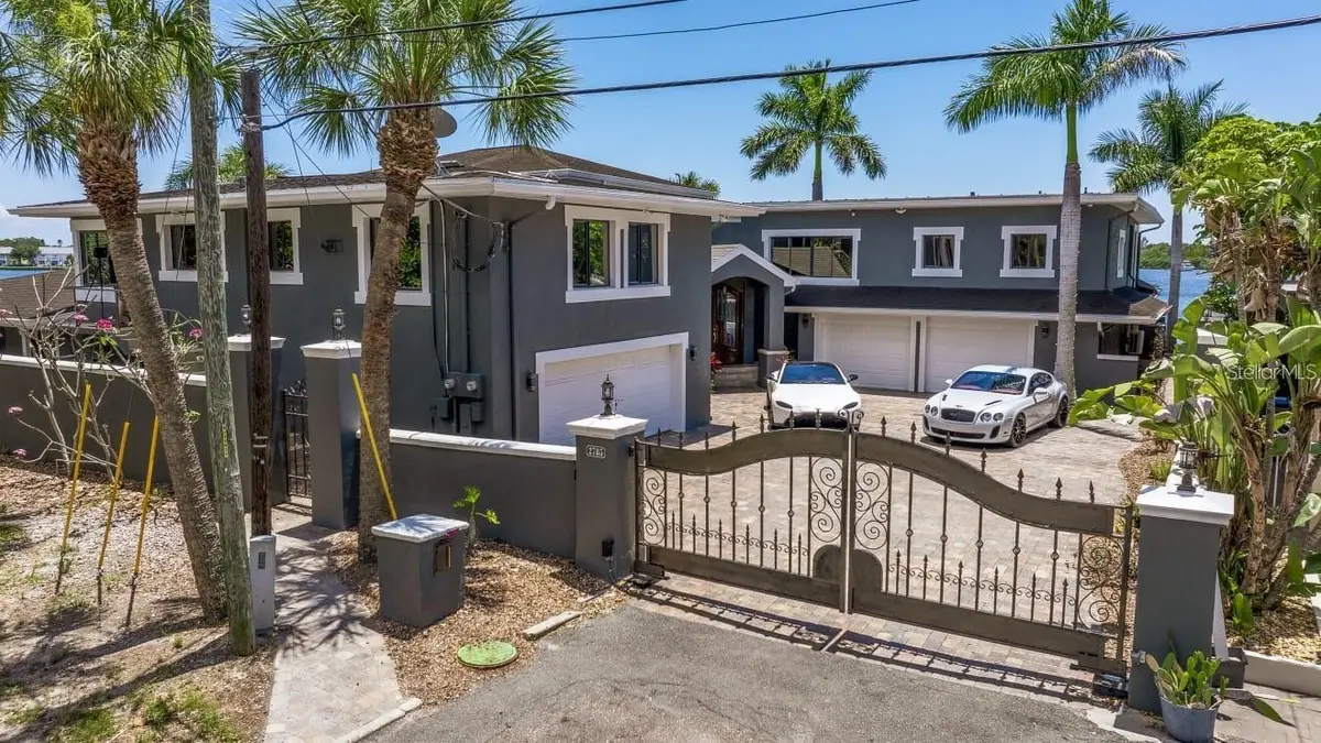 2785 Bayside Drive S, Saint Petersburg, FL 33705 - #1