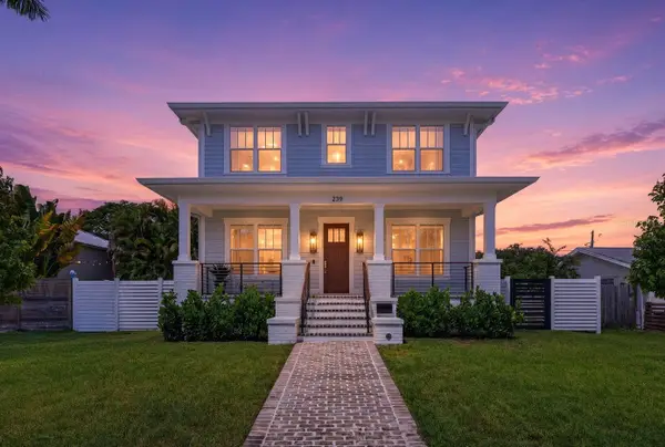 239 39th Avenue Ne, ST PETERSBURG, FL 33703