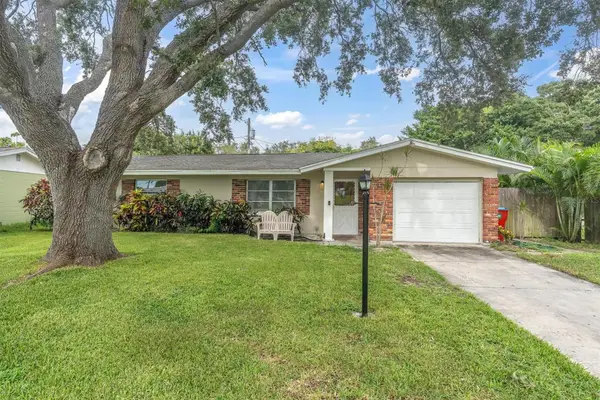 11911 84th Avenue, SEMINOLE, FL 33772