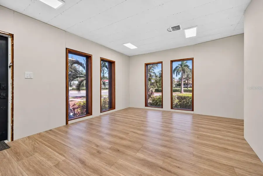 1000 49th Street S, Saint Petersburg, FL 33707 - #3