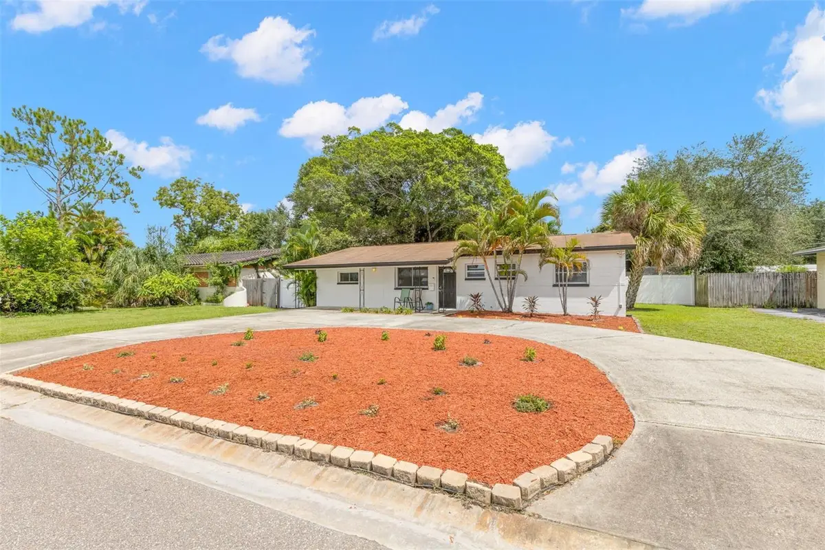 5601 Bay Street Ne, Saint Petersburg, FL 33703 - #1