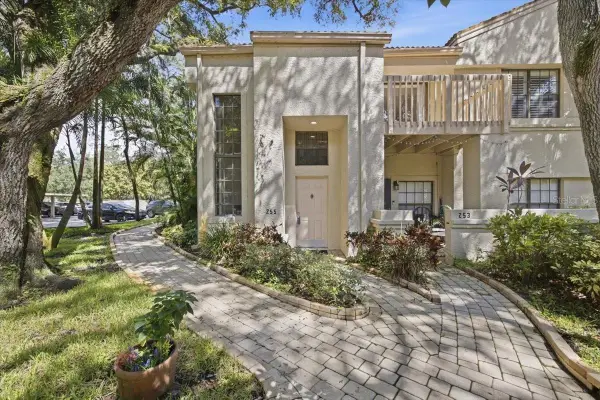 255 Los Prados Drive #255, SAFETY HARBOR, FL 34695