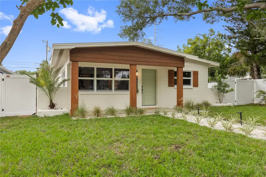 7042 Dartmouth Avenue N, Saint Petersburg, FL 33710 - #2