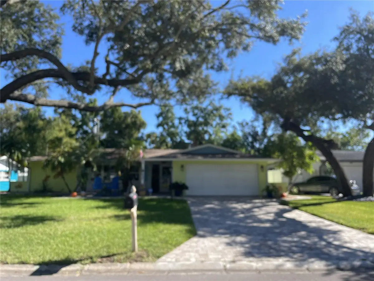 990 Lexington Dr, Dunedin, FL 34698 - #1