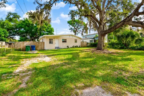 2438 N Ramona Circle, TAMPA, FL 33612
