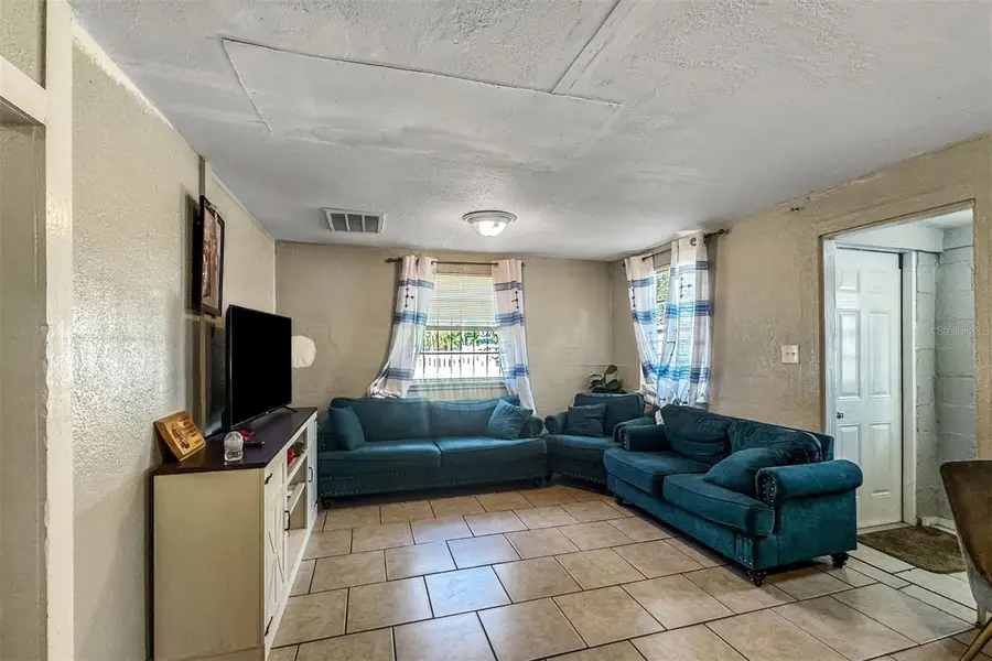 8307 N Hillsborough Lane, Tampa, FL 33604 - #2