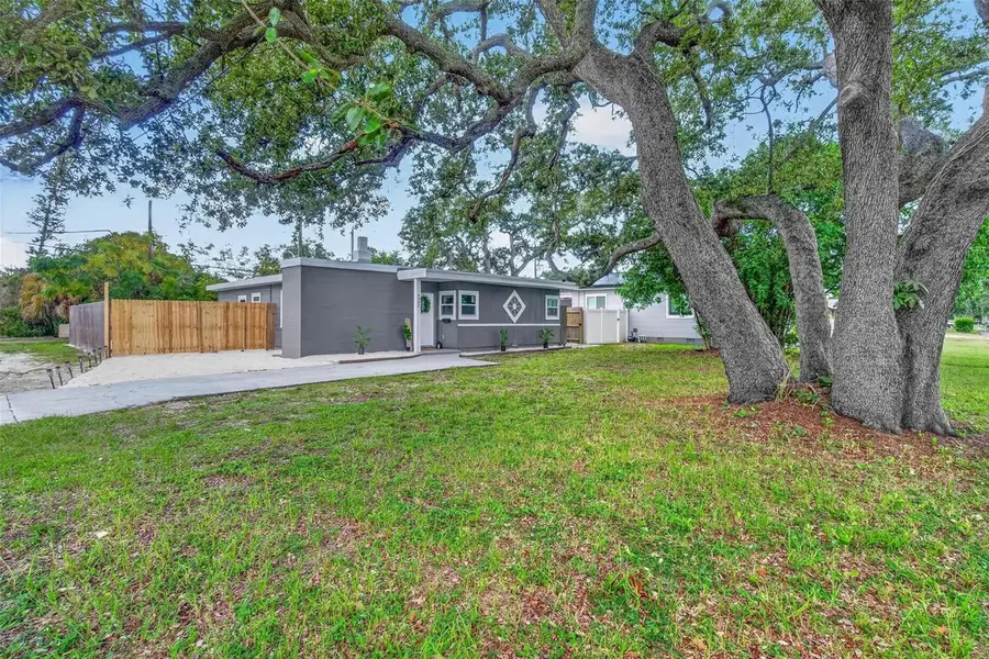 6200 1st Avenue S, Saint Petersburg, FL 33707 - #2