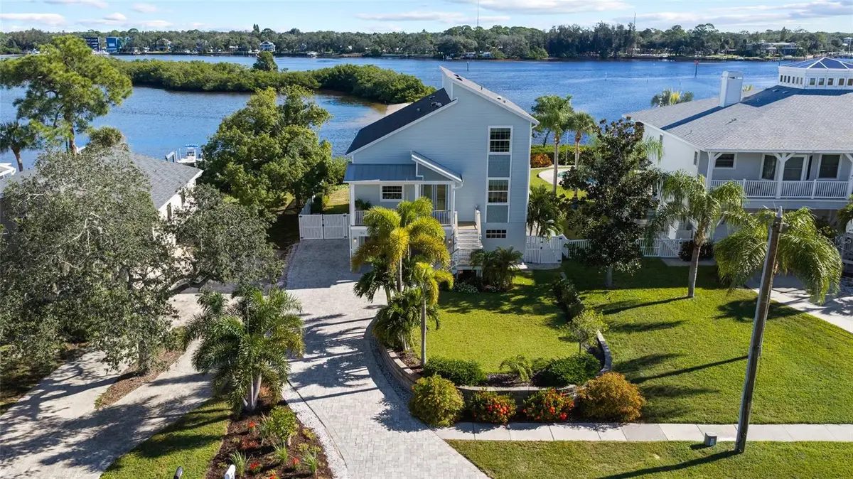 1512 Riverside Drive, Tarpon Springs, FL 34689 - #1