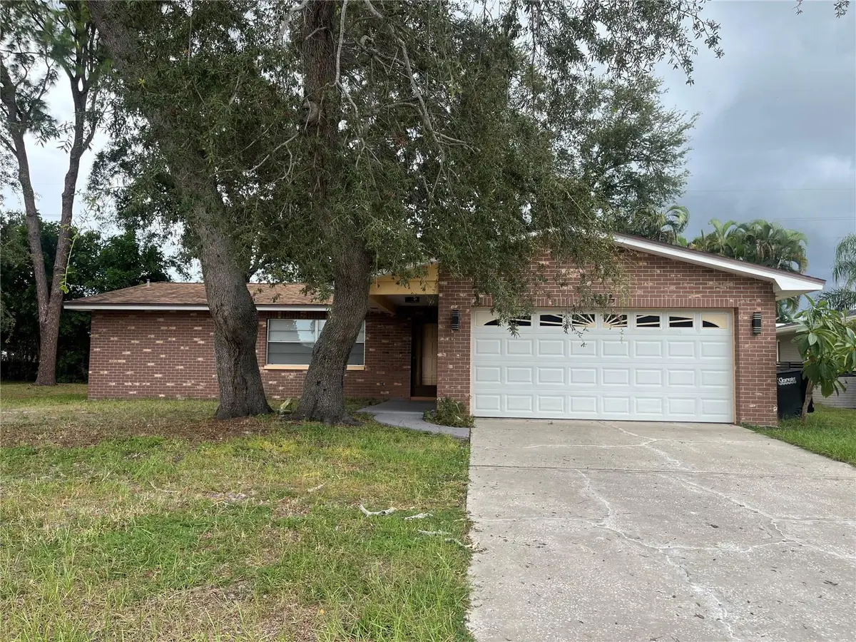 2080 Sun Tree Circle N, Clearwater, FL 33763 - #1