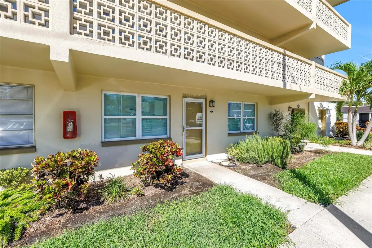951 79th Avenue N #120, Saint Petersburg, FL 33702 - #1