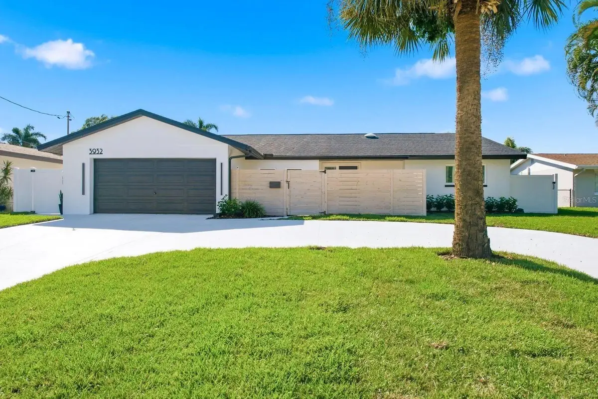 3932 Shore Acres Boulevard Ne, Saint Petersburg, FL 33703 - #1