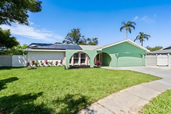 9220 132nd Street, SEMINOLE, FL 33776