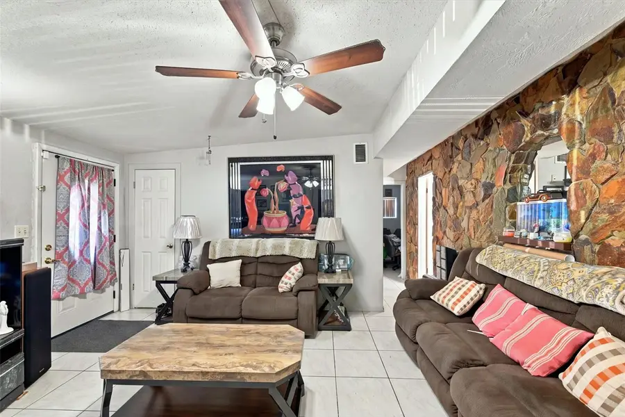 431 74th Avenue N, Saint Petersburg, FL 33702 - #2