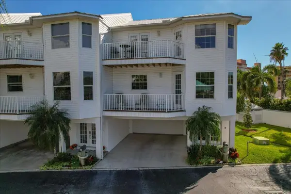 101 Shoals Circle, NORTH REDINGTON BEACH, FL 33708