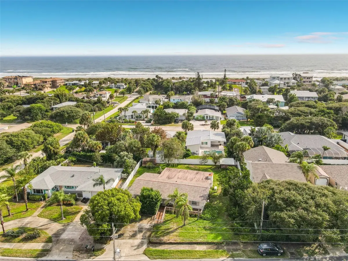 1211 N Peninsula Avenue, New Smyrna Beach, FL 32169 - #1