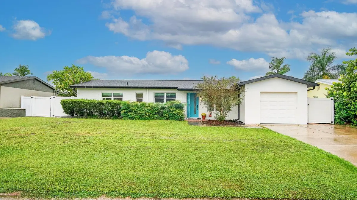 6782 33rd Avenue N, Saint Petersburg, FL 33710 - #1