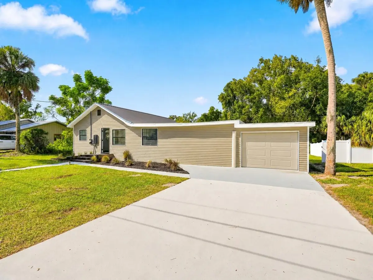318 NE 4th Street, Webster, FL 33597 - #1
