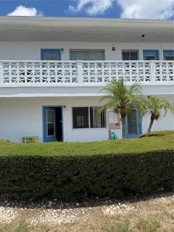 8555 112th Street #106, SEMINOLE, FL 33772