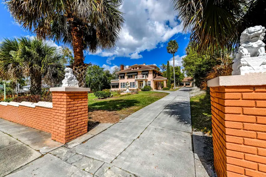 347 E 3rd Avenue, Mount Dora, FL 32757 - #2