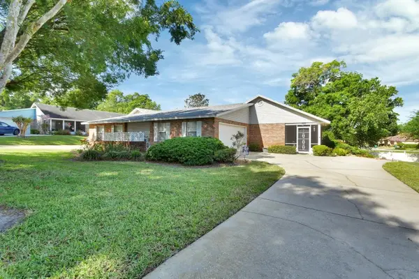 2520 S Glen Eagles Drive, DELAND, FL 32724