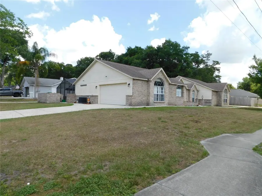 1095 E Wisconsin Avenue, Deland, FL 32724 - #2