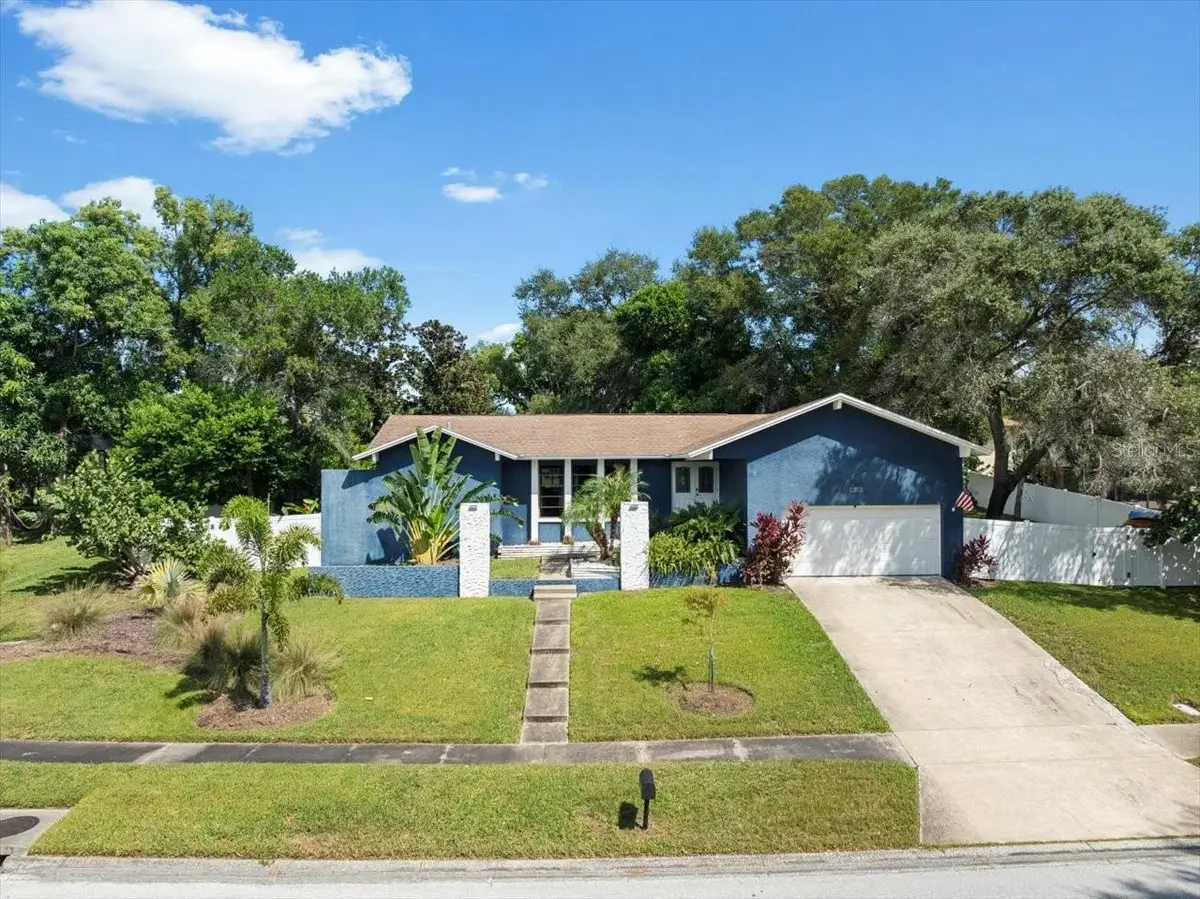 995 Rolling Hills Drive, Palm Harbor, FL 34683 - Image #1