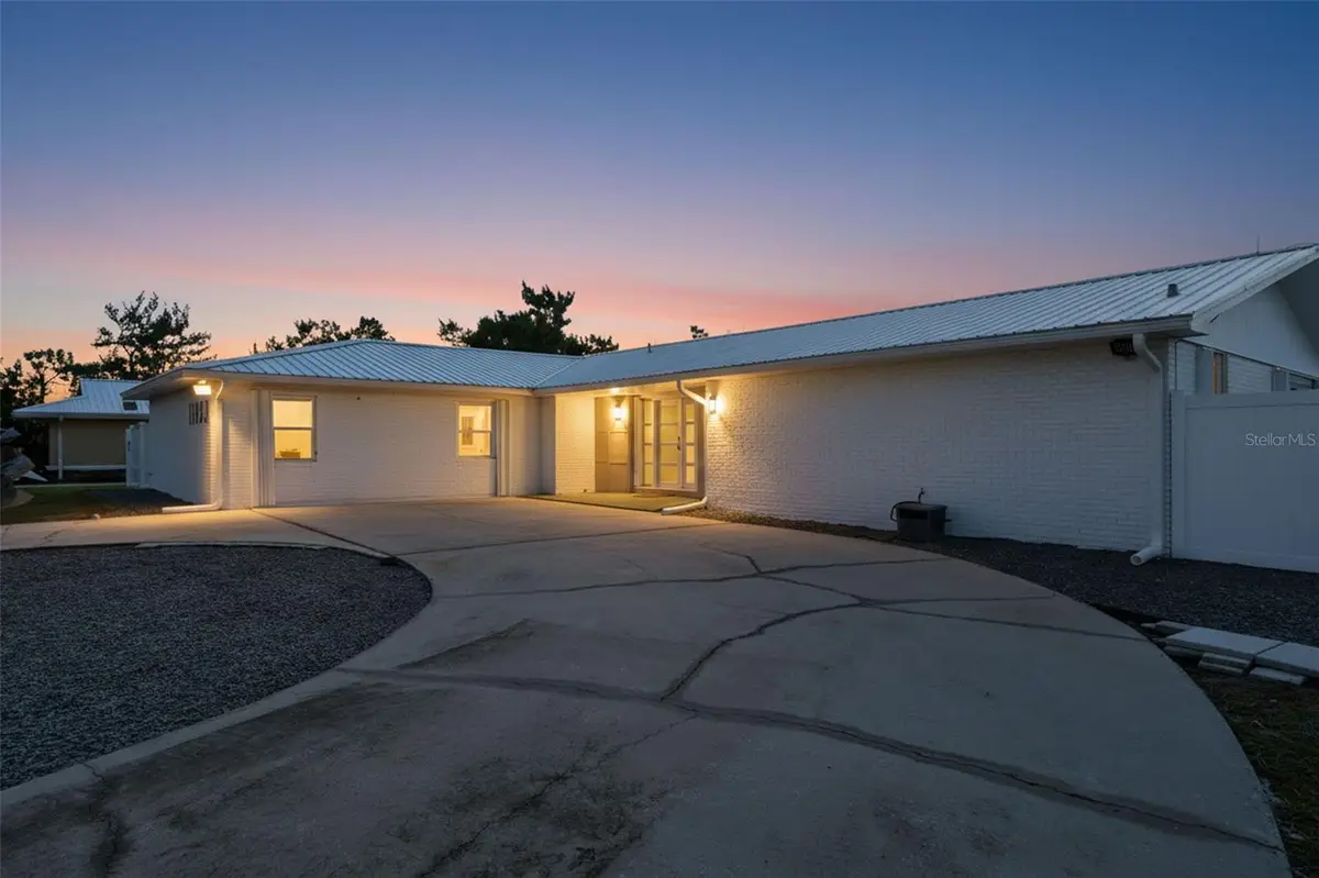 11982 W Bayshore Drive, Crystal River, FL 34429 - Image #1