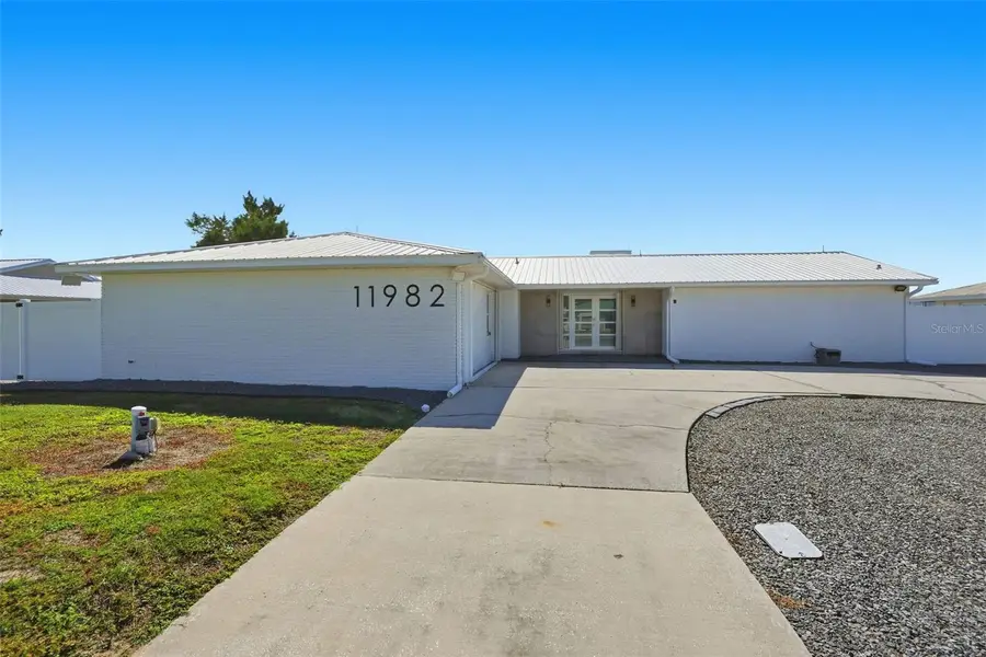 11982 W Bayshore Drive, Crystal River, FL 34429 - Image #3