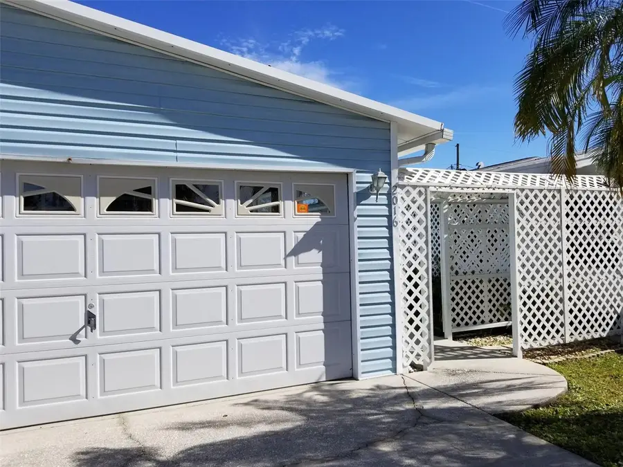 2016 Lake Linda Circle, Lutz, FL 33558 - #2