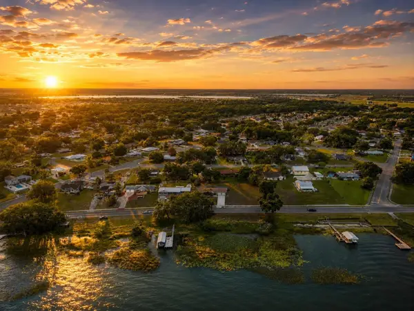 1316 Lake Ariana Boulevard, AUBURNDALE, FL 33823