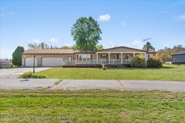 11830 E Tupper Lake Road, Grand Ledge, MI 48837