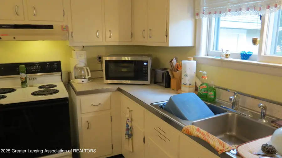 129 W Pearl Street, Ovid, MI 48866 - Image #2