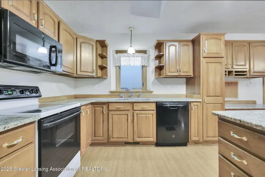 1649 S Ainger Road, Charlotte, MI 48813 - Image #3