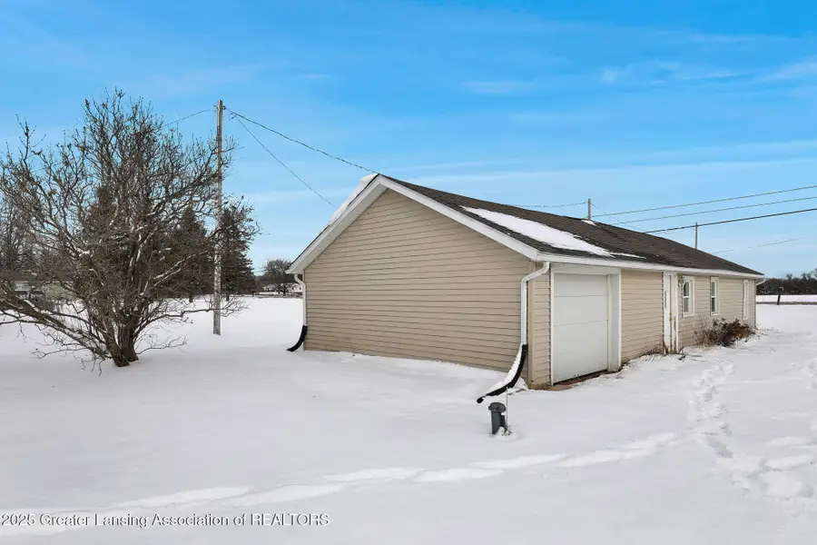 11073 Hartel Road, Grand Ledge, MI 48837 - Image #3